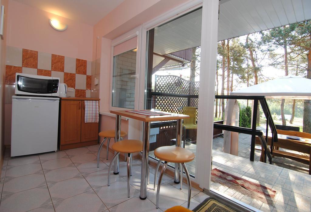 Guesthouse "Nakvyne Pas Zveja" Purvynes Street Nida Exteriör bild